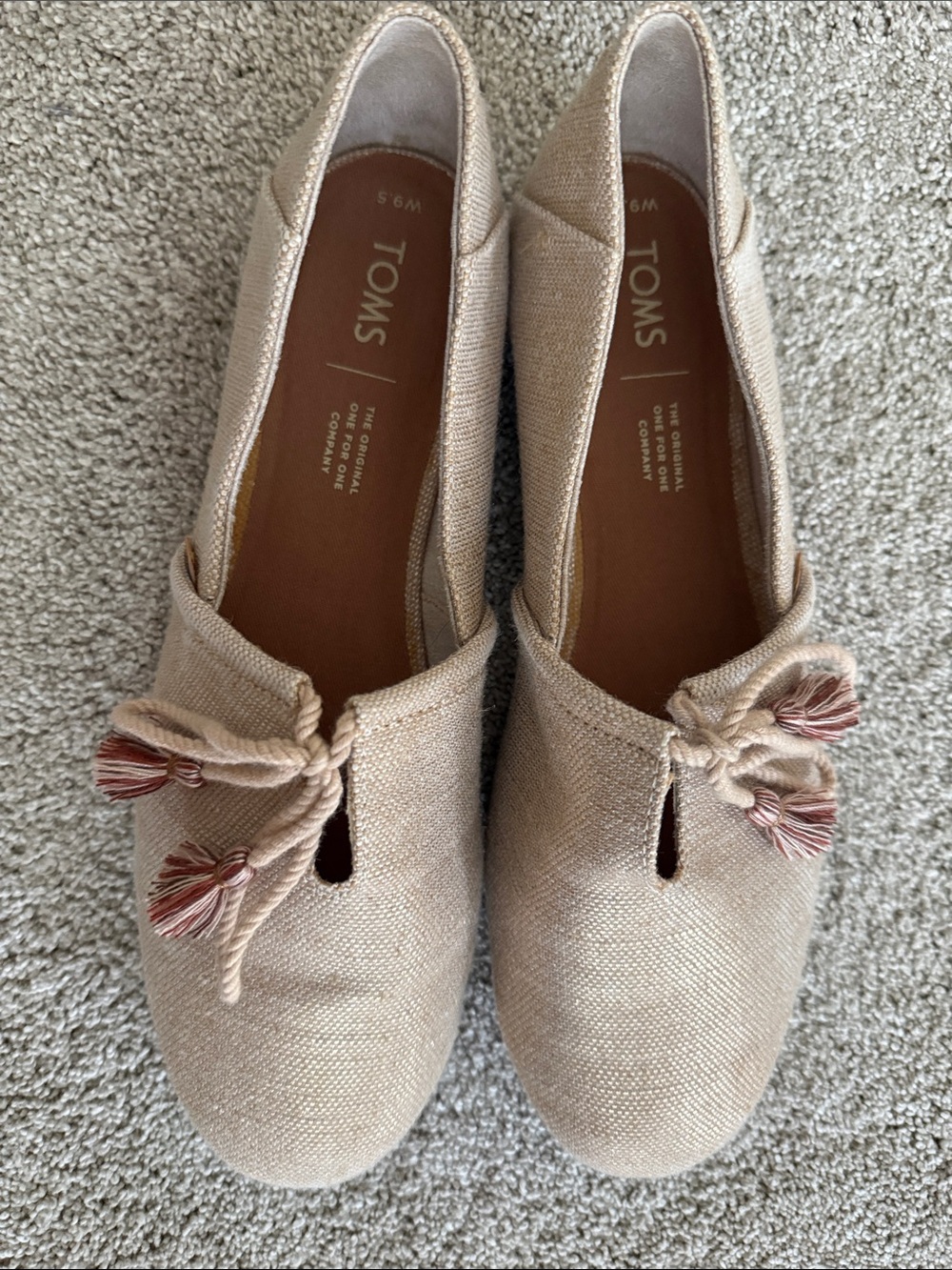 TOMS Women's Light Beige Canvas Tassel Slip-Ons